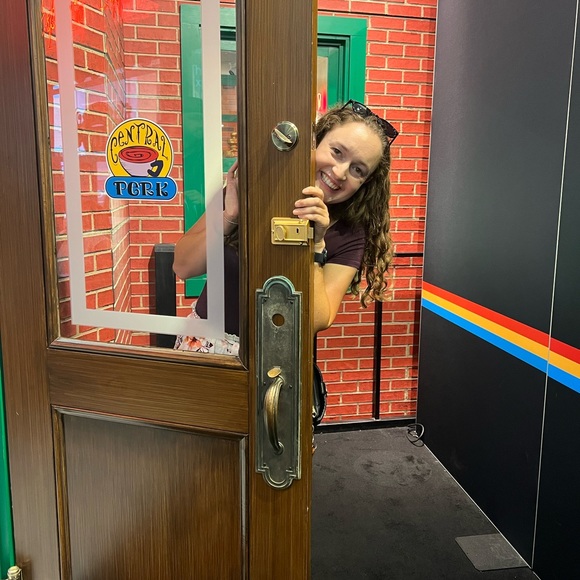 Meet your Posher, Sarah - Picture 2 of 3